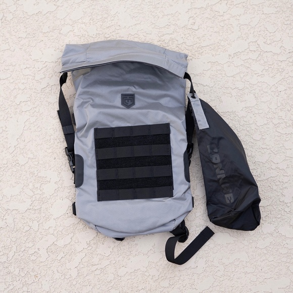 Cannae Gray Backpack - Picture 1 of 2